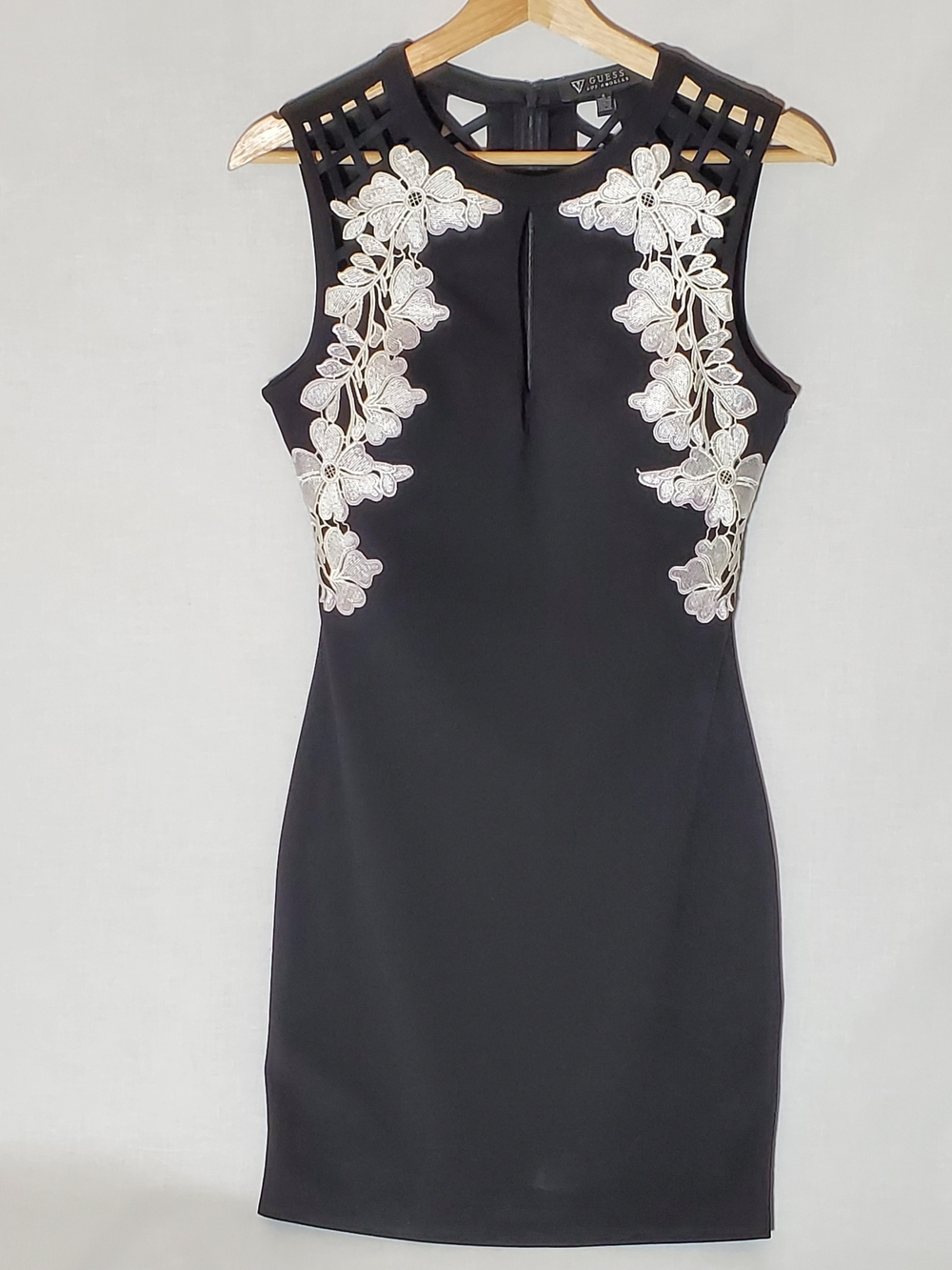 GUESS Black Sleeveless Sheath Dress White Floral Lace Appliqué Wedding Party 4